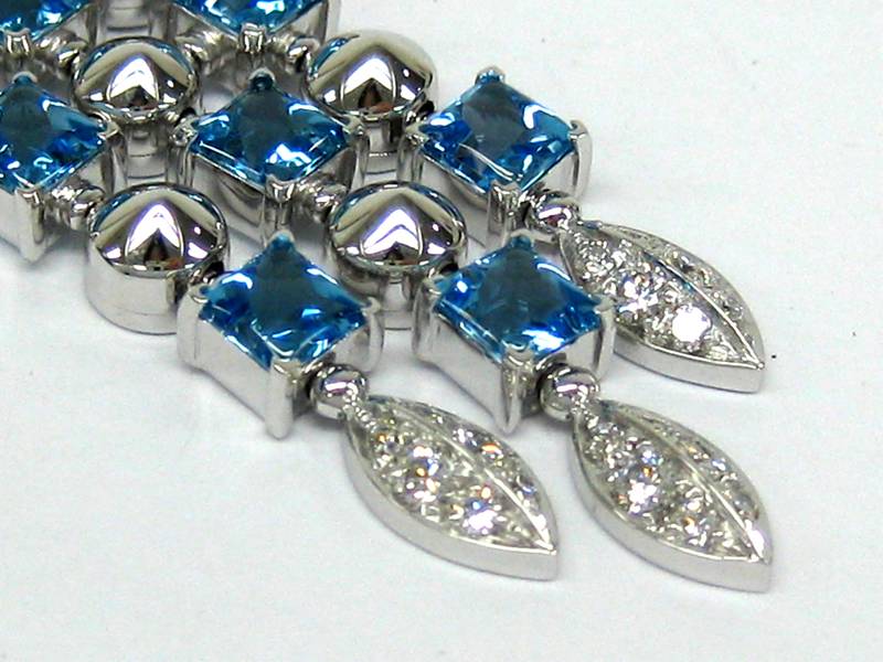 Auth BVLGARI Lucia Pendant WG750/Dia/Blue Topaz  